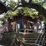 川の上の観音
